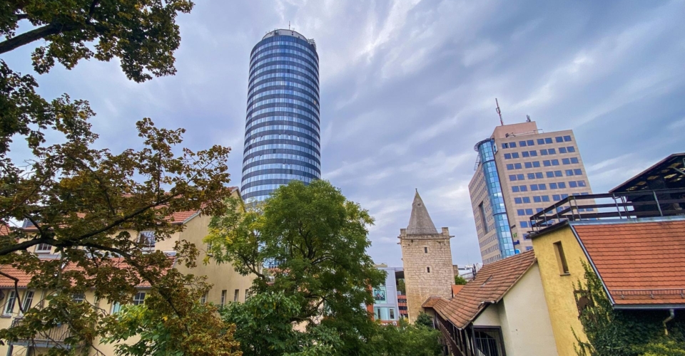 Tourismus_Blick zum JenTower und Johannistor_JenaKultur_K.Schulz