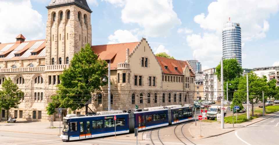 Volksbad mit Straßenbahn_JenaKultur_Christopher Schmid