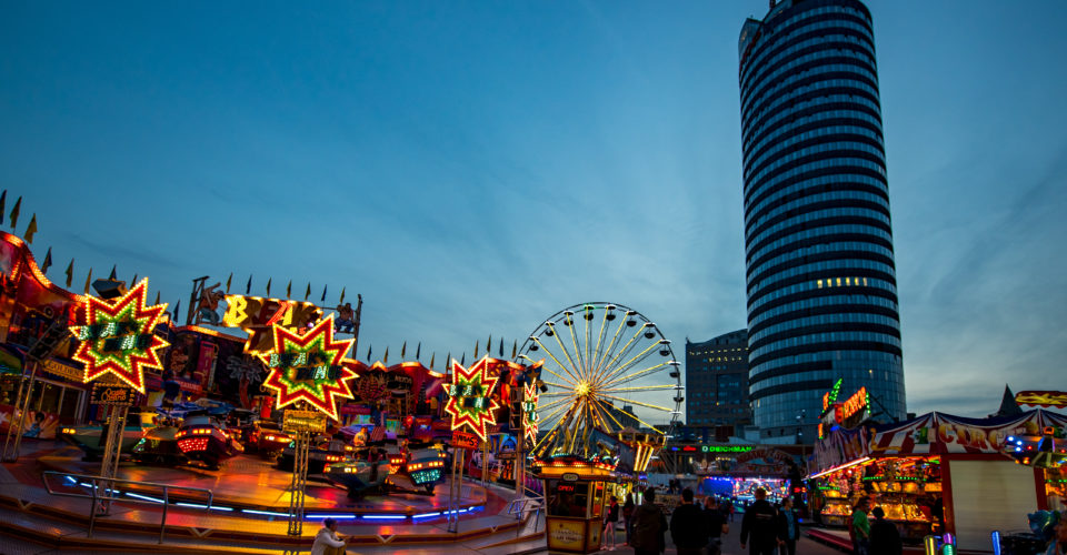© JenaKultur Foto: C.Häcker Altstadtfest, Fahrgeschäfte, Rummel