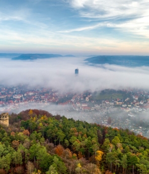 Jena_Bismarckturm von oben_Herbst_JenaKultur_RomanMoebius_web Jena_Bismarckturm von oben_Herbst_JenaKultur_RomanMoebius_web
