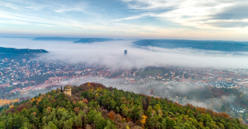 Jena_Bismarckturm von oben_Herbst_JenaKultur_RomanMoebius_web Jena_Bismarckturm von oben_Herbst_JenaKultur_RomanMoebius_web