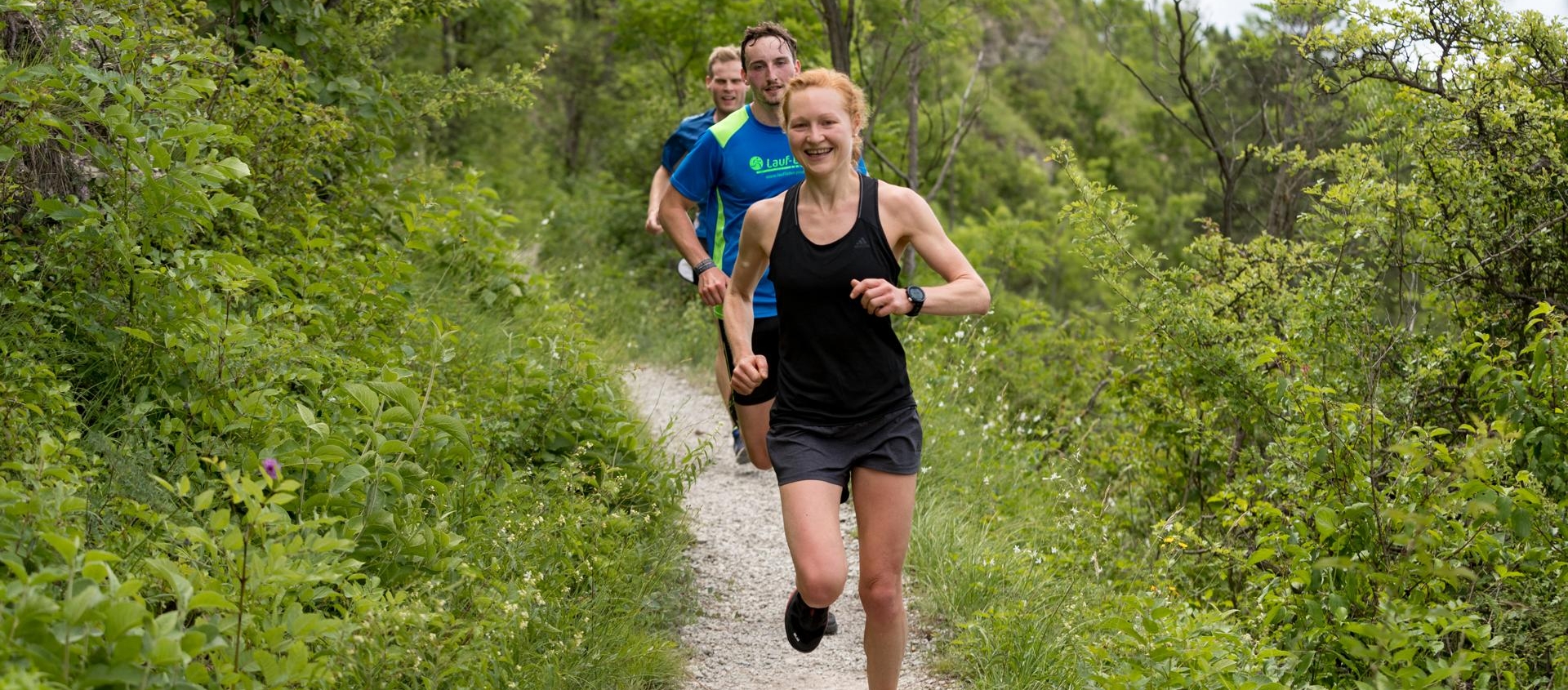 kleine Gruppe mit Läufern auf den Kernbergen