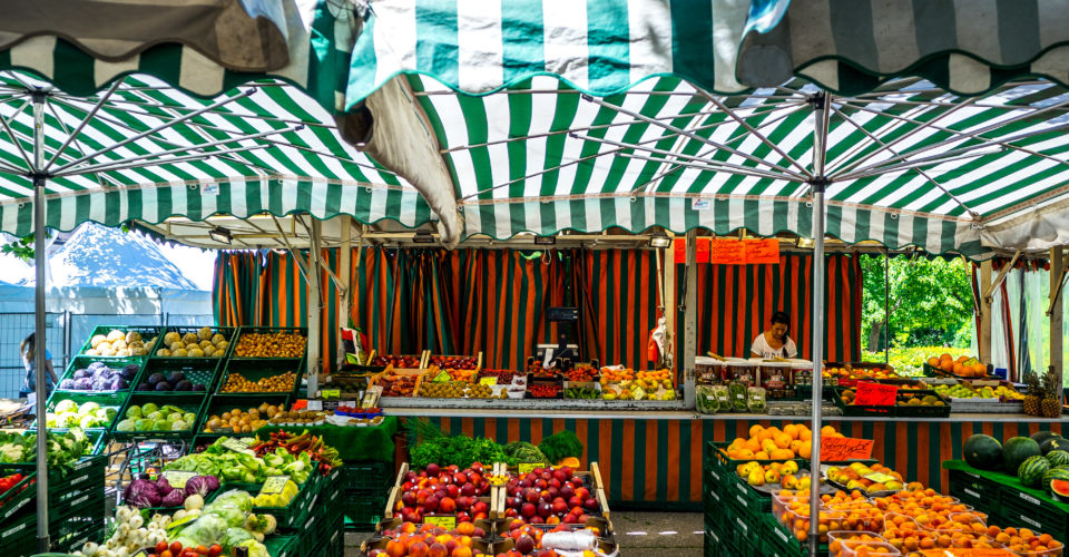 ©JenaKultur C. Häcker Jena_Obststand_JenaKultur_C.Haecker