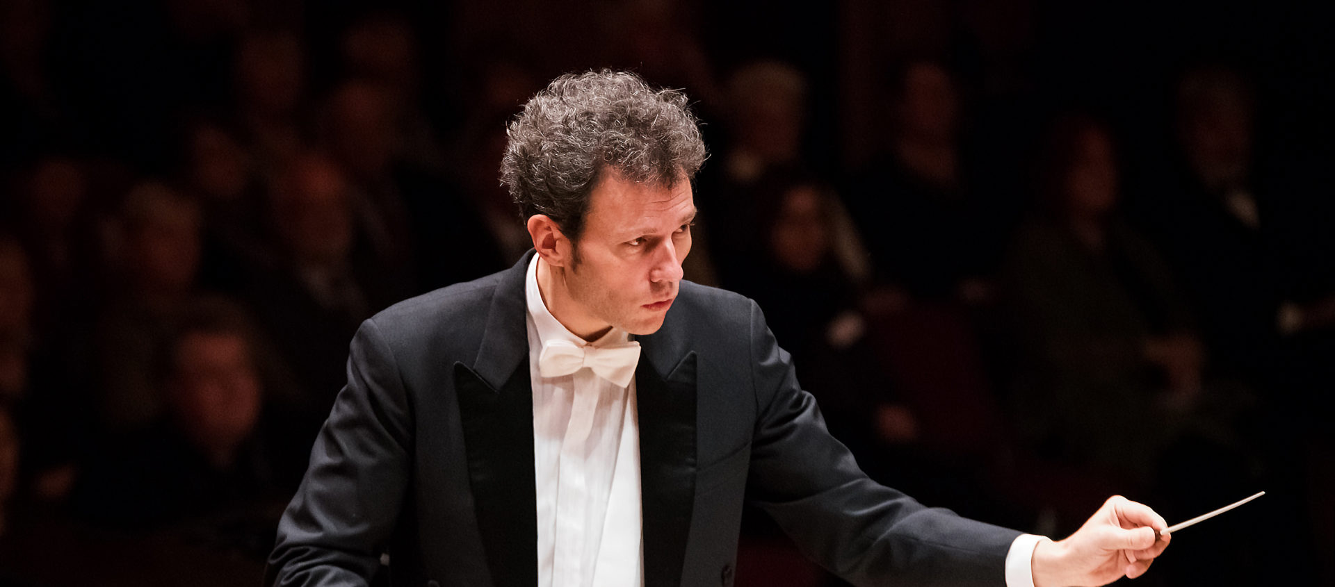 Jeaner Philharmonie, Generalmusikdirektor Simon Gaudenz