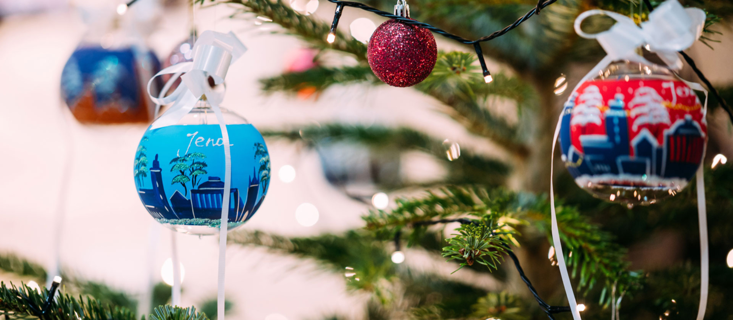 Weihnachtsbaum in der Jena Tourist-Information
