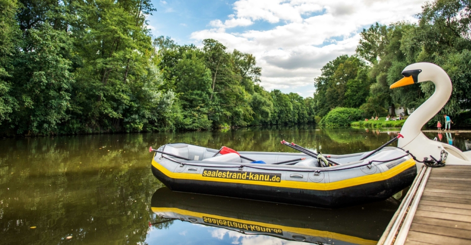 Jena_Saale_Schlauchboot und Sissi_Christoph Worsch