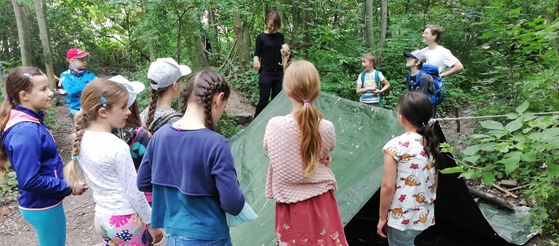 Kinderakademie_Kinder im Wald