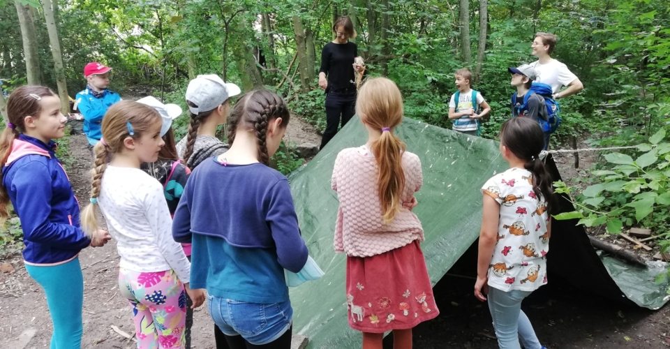 Kinderakademie_Kinder im Wald