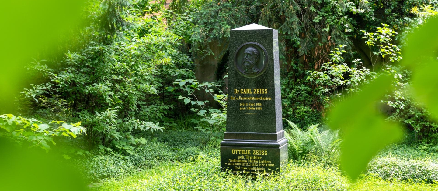 Grabmal von Carl Zeiss auf dem Johannisfriedhof